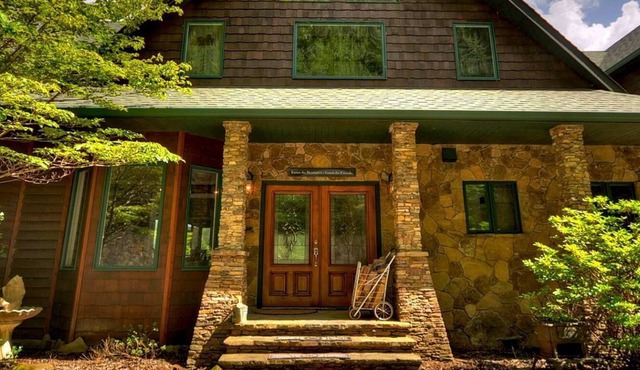 Peaceful Retreat in the mountains on the Toccoa River - 15 mins. to Blue Ridge