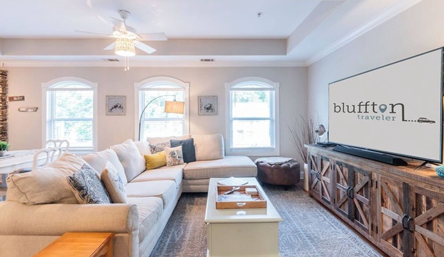 Pearl of the Promenade - Old Town Bluffton 2 bedroom townhouse in Prime location