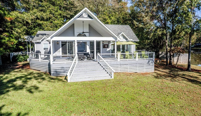 Peninsula on Lake Sinclair, Sleeps 6, Kayaks+More!