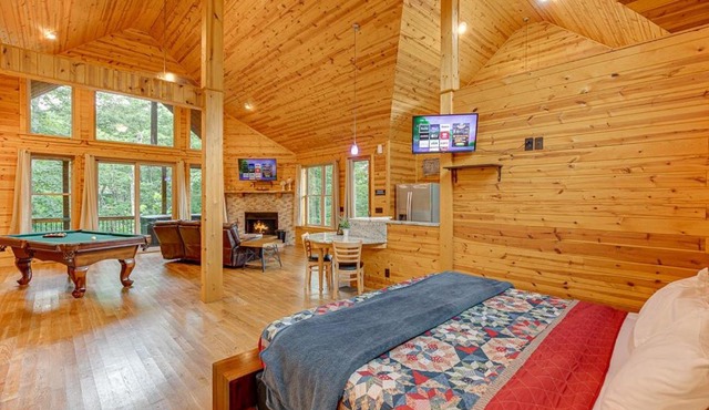 Perfect Couples Cabin w 2 Person Spa Bath
