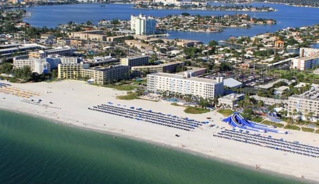 Perfect Escape! 2 Stunning Units for 8! Walk to Ocean Adventure! Free Parking!