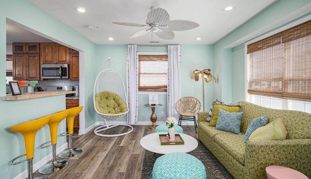Perfect for a Getaway - Quaint Neighborhood Local to Boardwalk - Sleeps 6-10.