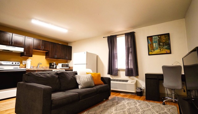 Pet Friendly Apt Near Peabody & JHU Shuttle w/Free WiFi & Paid Parking