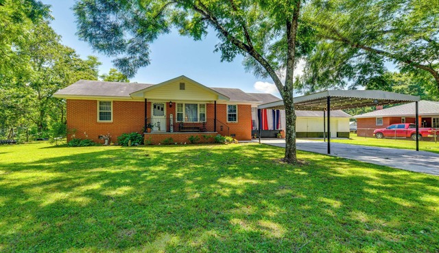 Pet-Friendly Douglasville Home w/Screened Porch!