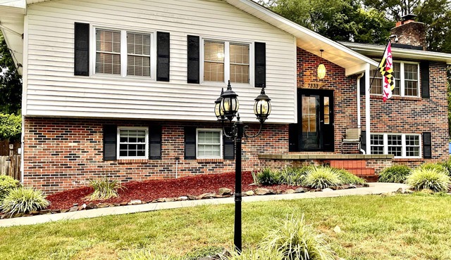 Pet-Friendly Entire House with Hot Tub, Fenced Yard, 4 King Beds, Fast Wifi