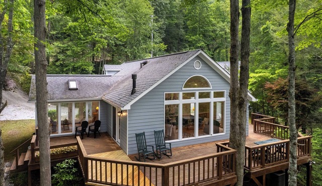 Pet Friendly - Gas Fireplace - WIFI