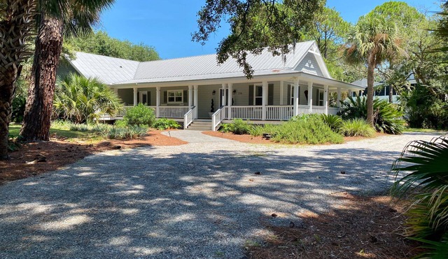Pet friendly, golf cart included - "The Bailey-Wick”, 294 Tarpon Drive