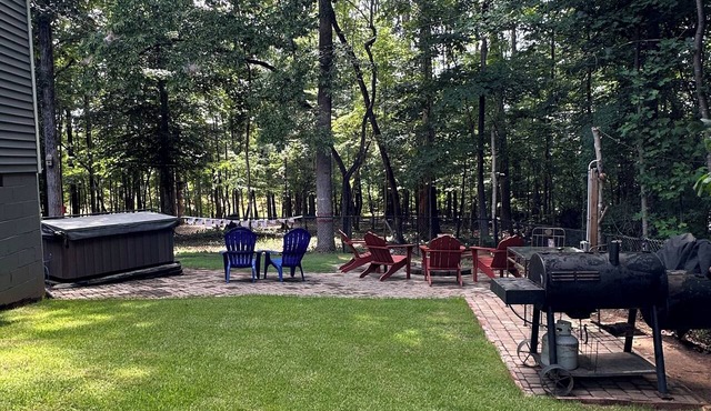 Pet-Friendly Lakefront Retreat Hot Tub, Sandy Shore & Fenced Yard
