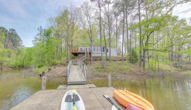 Pet Friendly! Lakefront-4 bed, 2 bath house on Smith Lake- Crooked Creek Retreat