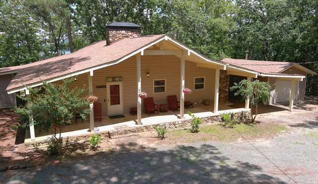 Pet-Friendly Lakefront Getaway with Swim Cove