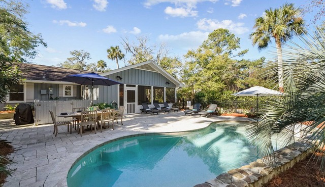 Pet Friendly Home w/Screened Porch & Pool