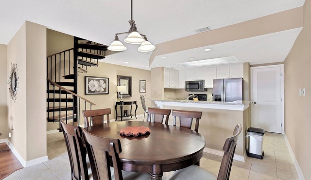 Pet Friendly, Shelter Cove Views - Bike to Beach!