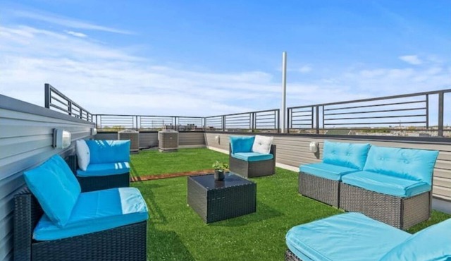 Philly Skyline View Home w/Hot Tub & Games