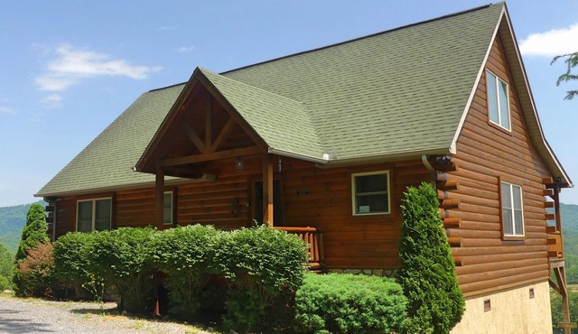 Picture Perfect Cabin w/ Deck, Fire Pit, Easy Drive, Sleeps 8