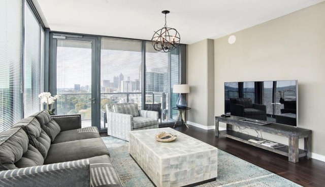 Piedmont Park 3 bdrm with city views