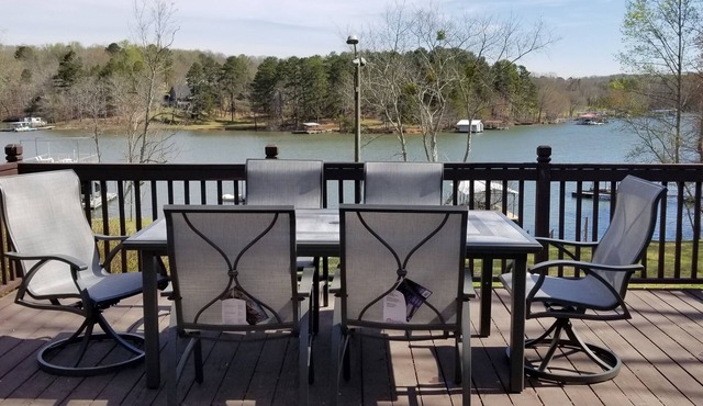 Pine Haven | Lake front home/w Dock, Cheerful 4 Bedroom Cottage/w Dock Max 6 ppl