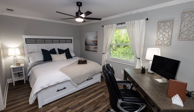 Pines at 5 Corporate Furnished Rentals Suite 223