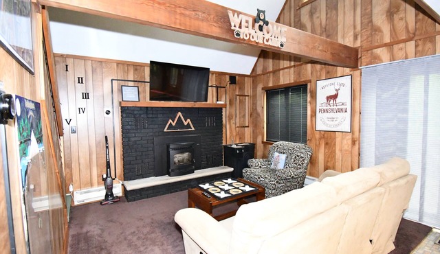 Pocono Cabin w/Jacuzzi, W&D, and Indoor Pools