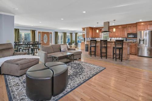 Pond View Retreat Spacious 3BR