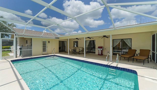 Pool (heated) Villa 3BR/2BA Golf Community