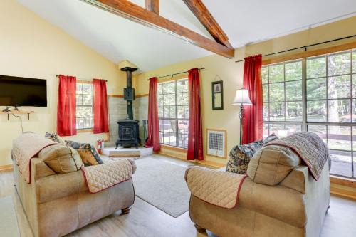 Pools & Ski Access: Lackawaxen Cottage w/Deck!