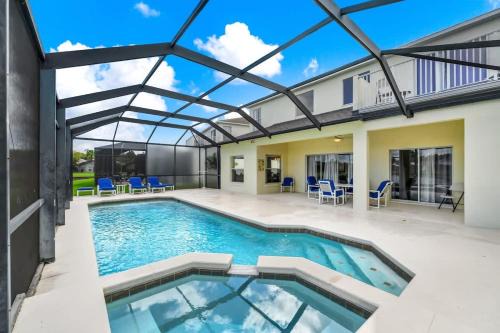 Poolside 5BR Escape with Pool Table & Parking