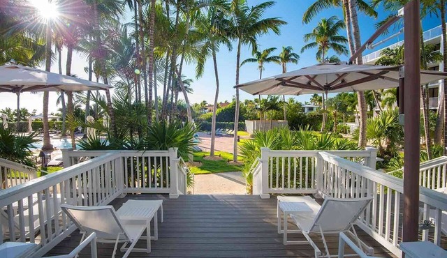 Poolside Room w/Spa & Tiki Beach | No Hidden Fee