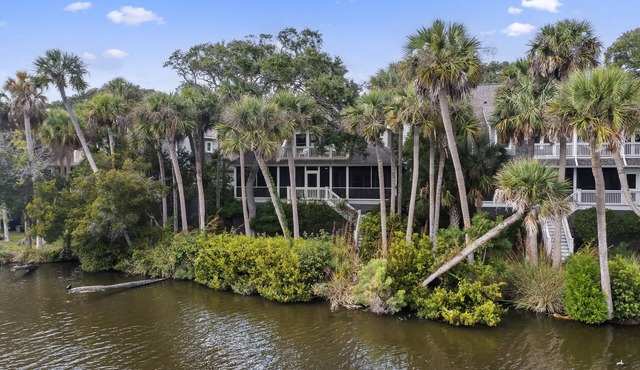 POPULAR 4BR Silver Moss Home, Modern, Short Walk to Beach, Community Pool Access!