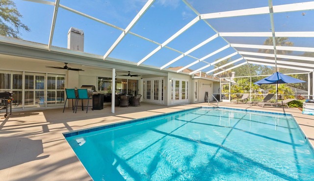 Posh Palm Harbor Home w/Fireplace, Outdoor Firepit and Private Pool