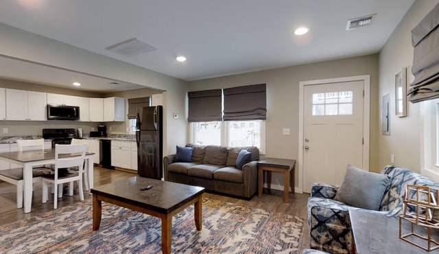 PREMIER HOST LISTING - 4 BR 4.5 BA Bucket Home, On Site Pool, One Block to Beach