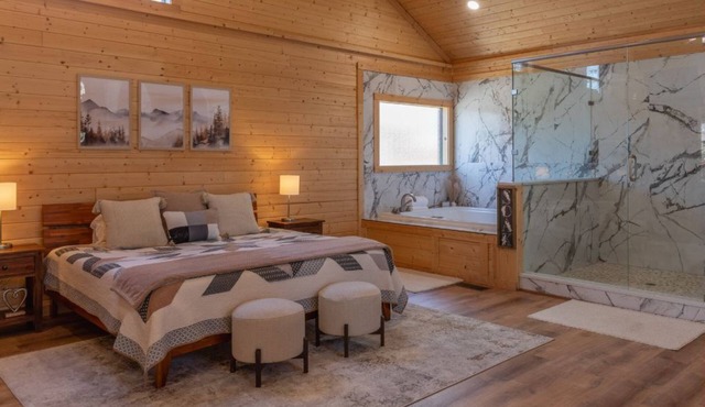 Priceless Gem - One Bedroom House, Sleeps 2