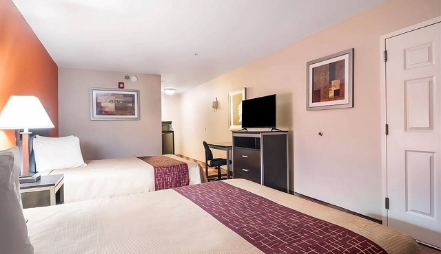 Prime Location! Free Parking, Short Drive to Milford Park and Frog Rock
