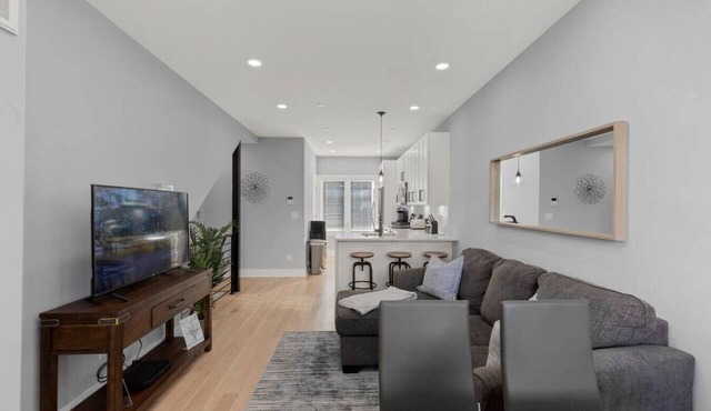 Prime Location+Steps from HStreet Corridor+Laundry