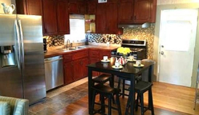 Prime Mid-town Location. Two Minutes to Bruce's Field, Fresh Market & Shops