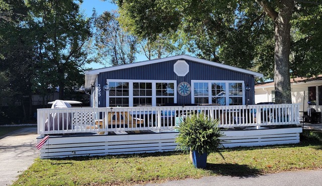 Private beach access! 2 Bedroom, 2 Full Bath Cottage with many amenities!