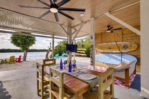 Private Beach: 'Hidden Shack By the Bay' in Ruskin