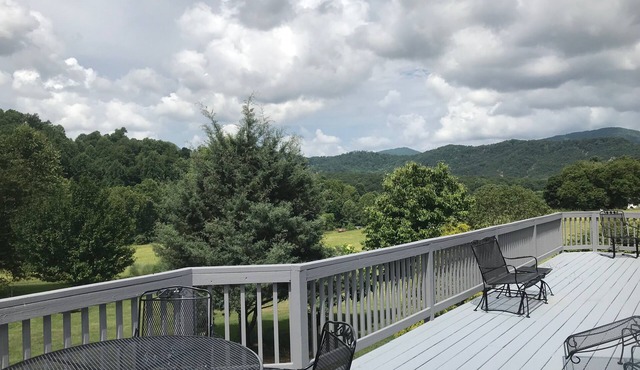 Private Blue Ridge getaway with extra basement suite.