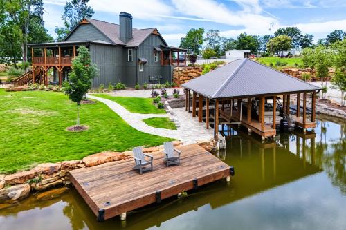 Private Boat Launch & Dock! Huge Lay Lake Retreat