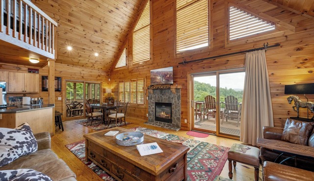 Private Cabin, Great Views, Hot Tub, WiFi, Fireplace