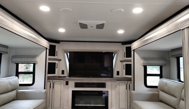 Private camper with full hook up walking distance to Martinsville Speedway