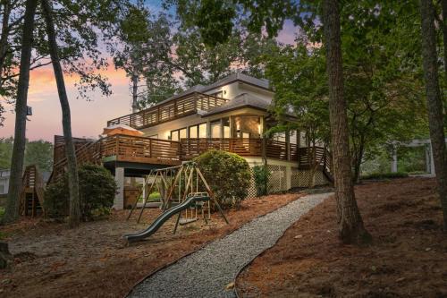 Private Deck Retreat Near Atlanta Attractions
