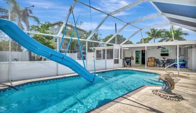 Private Dock & Screened-in Pool | Free Boat Lift