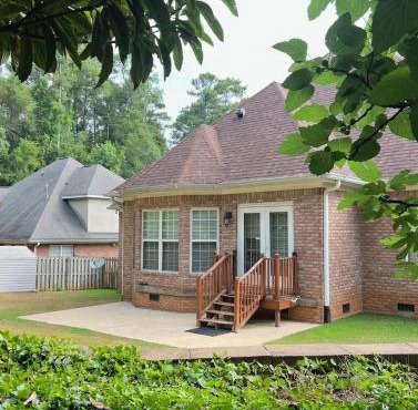 Private Fenced Yard Sleeps 10 Mins to Malls