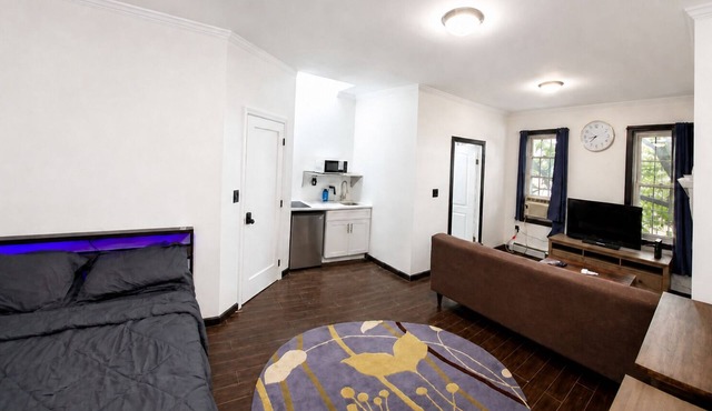 ~ Private Full Suite-Next to multiple Subway lines ~ Great Location