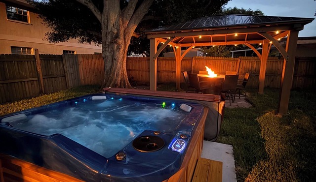 Private Hot Tub - Close to Beaches - Fun Game Room