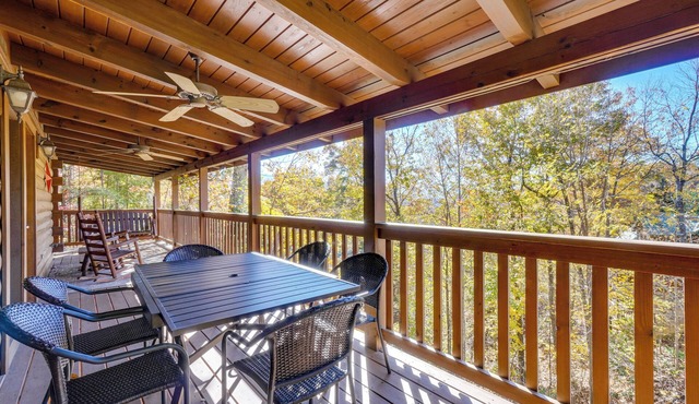 Private Hot Tub! Pet-Friendly Cabin 4 Mi to GSMNP