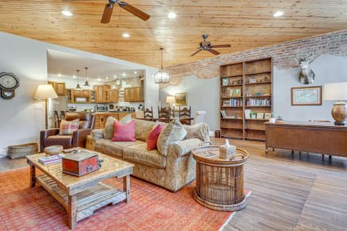 Private Hot Tub, Steps to Main St: Saluda Retreat