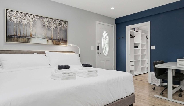 Private King Suite - Springfield METRO