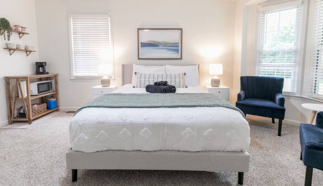 Private Modern Guest Suite!