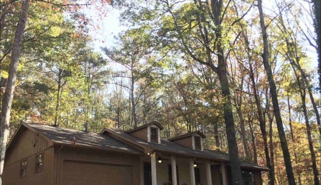 Private & Nature-packed Cabin in Gwinnett, ATL < 30mi. 65” Samsung 4K TV.